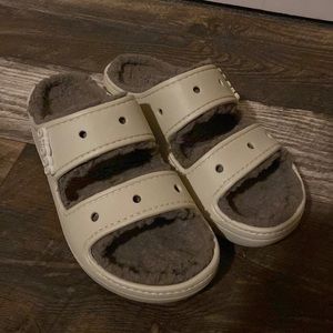 Crocs cozzzy fuzzy sandals